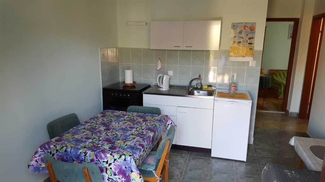 Apartments Josip วินเยราซ ภายนอก รูปภาพ